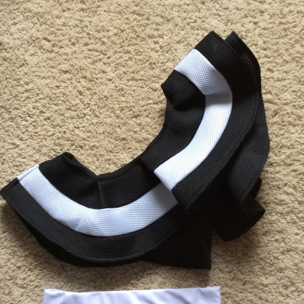 💵 NEED GONE!! Black and White Two Piece set - Picture 3 of 4