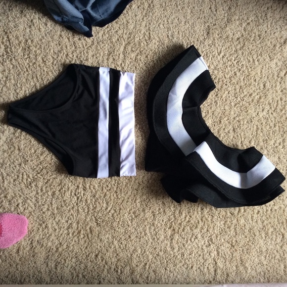 💵 NEED GONE!! Black and White Two Piece set - Picture 2 of 4
