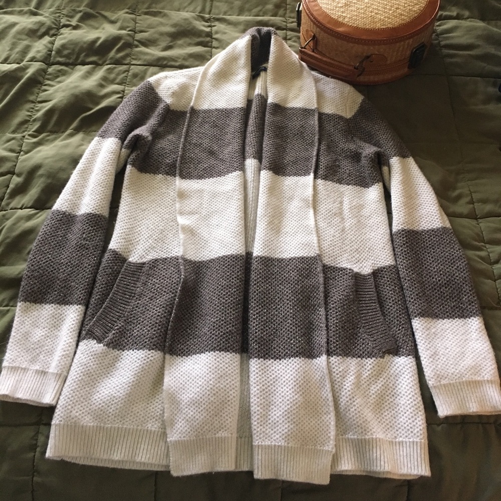 Comfy Sweater with side pockets!