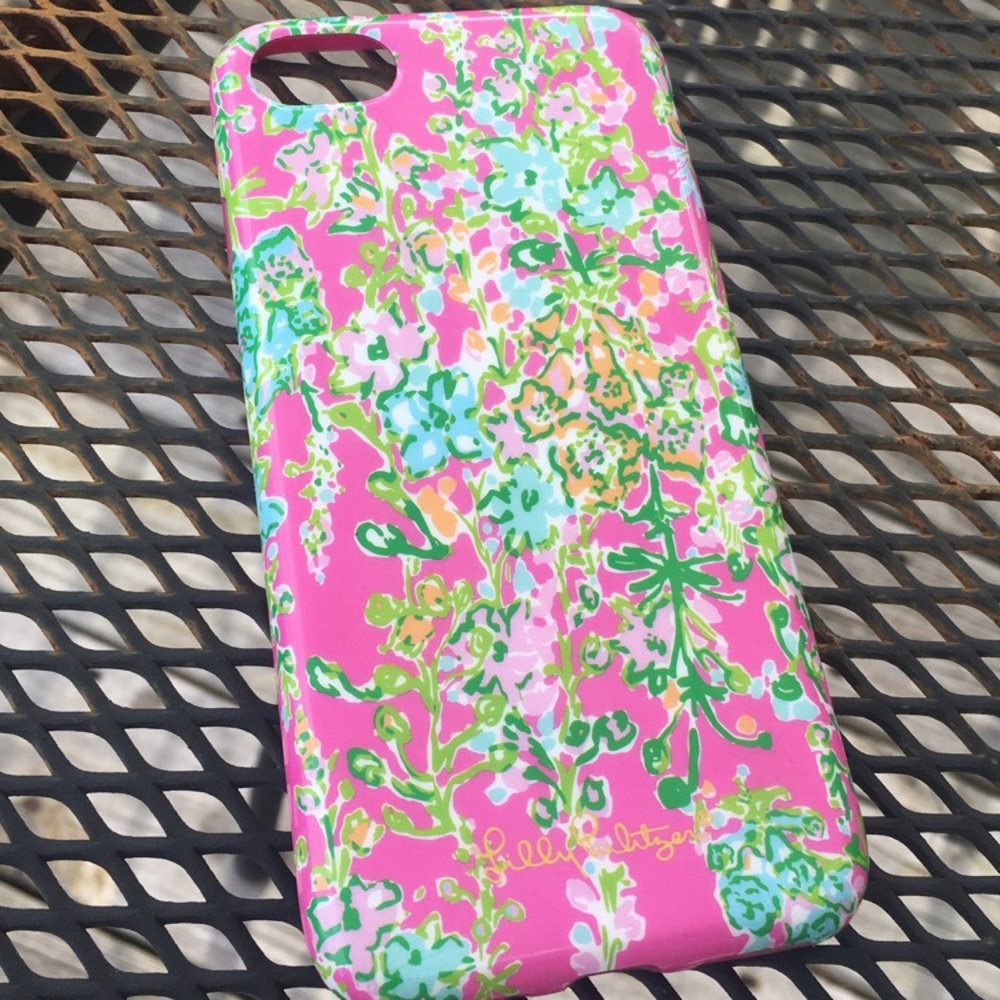Lilly Pulitzer iphone 7 case.