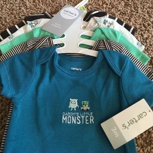 Brand new Carter's short sleeve onsies (3 month)