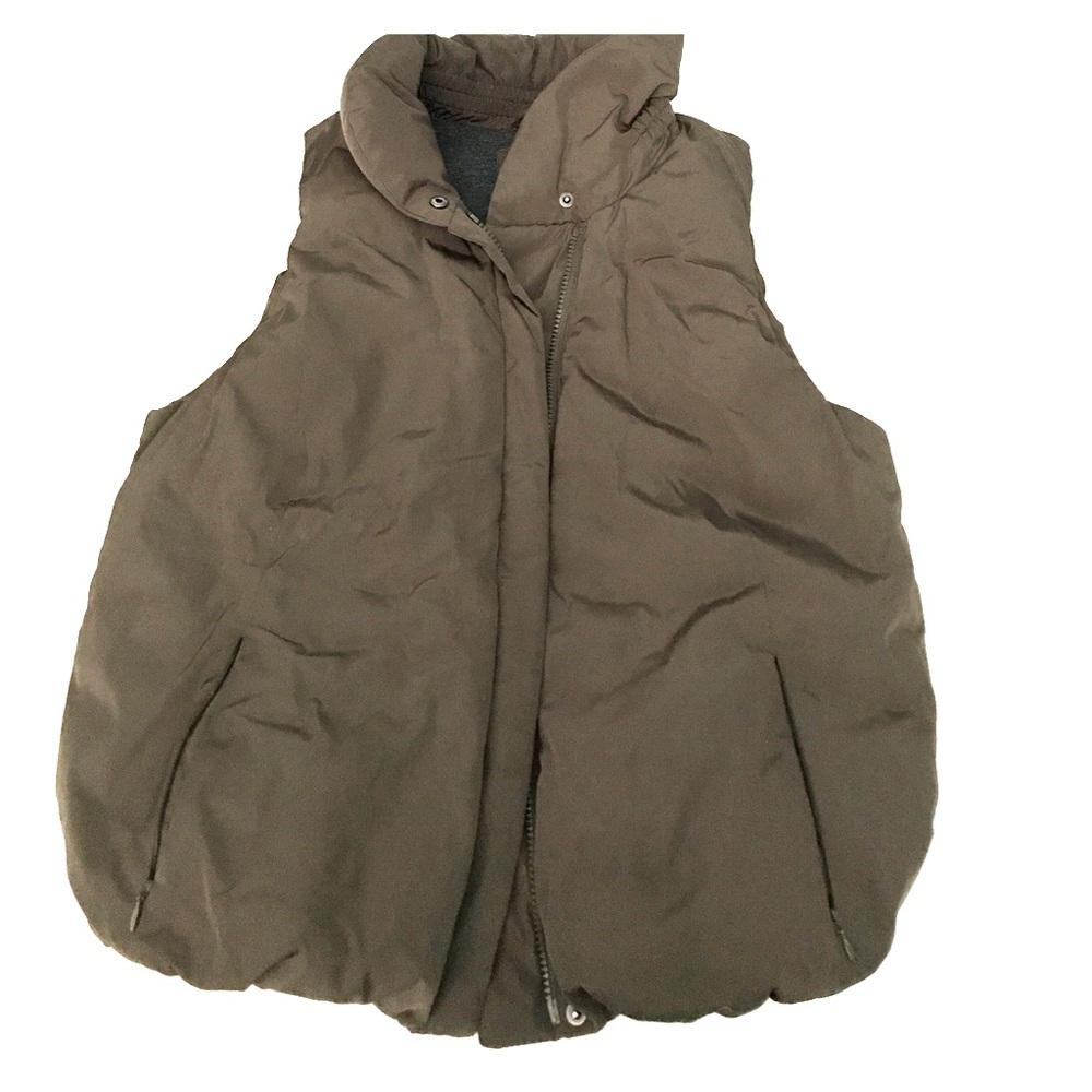 GAP WINTER VEST IN PERFECT CONDITION!