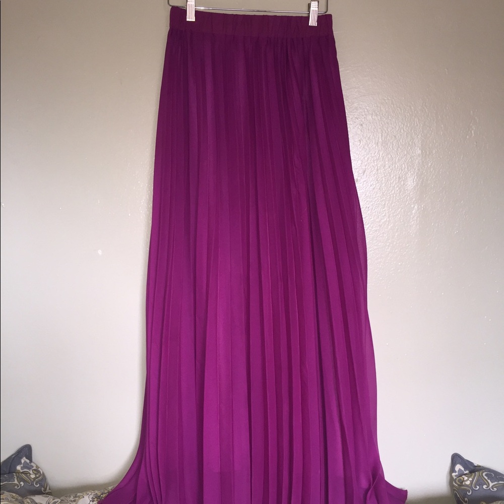 Pleated maxi skirt