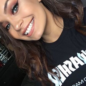 Meet your Posher, Mia