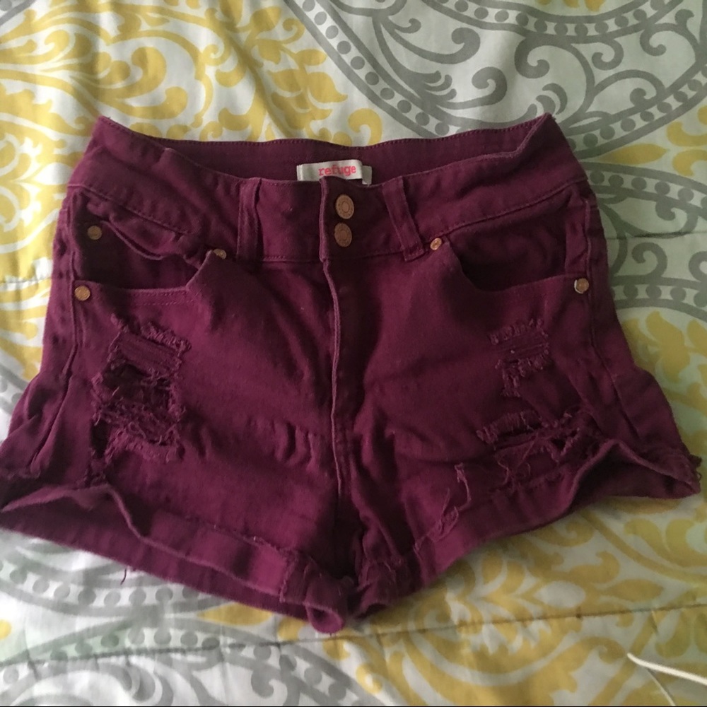 Burgundy short