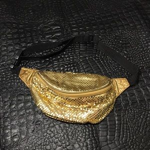 ✨VINTAGE: GOLD CHAIN-LINKED FANNY PACK✨