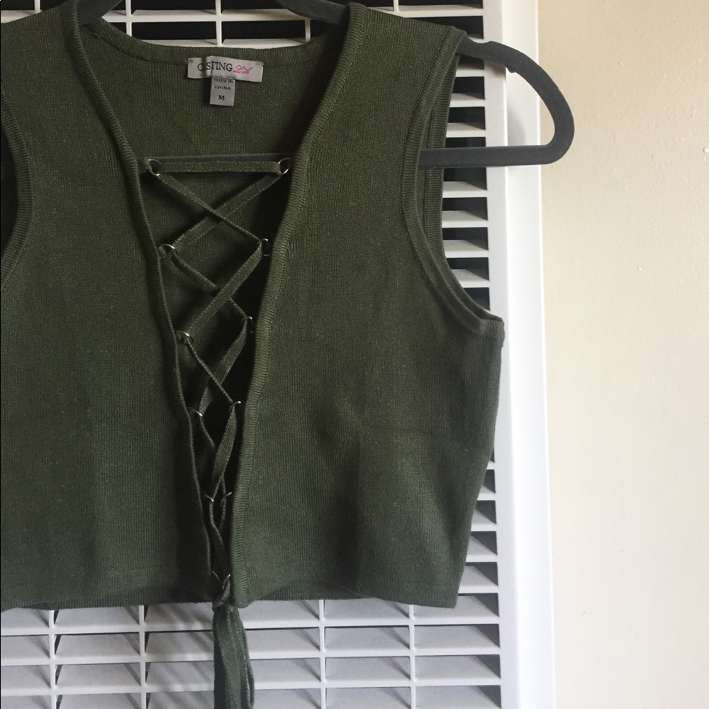 🚨NWOT Front Criss Cross Lace Up Crop Top - Picture 2 of 3