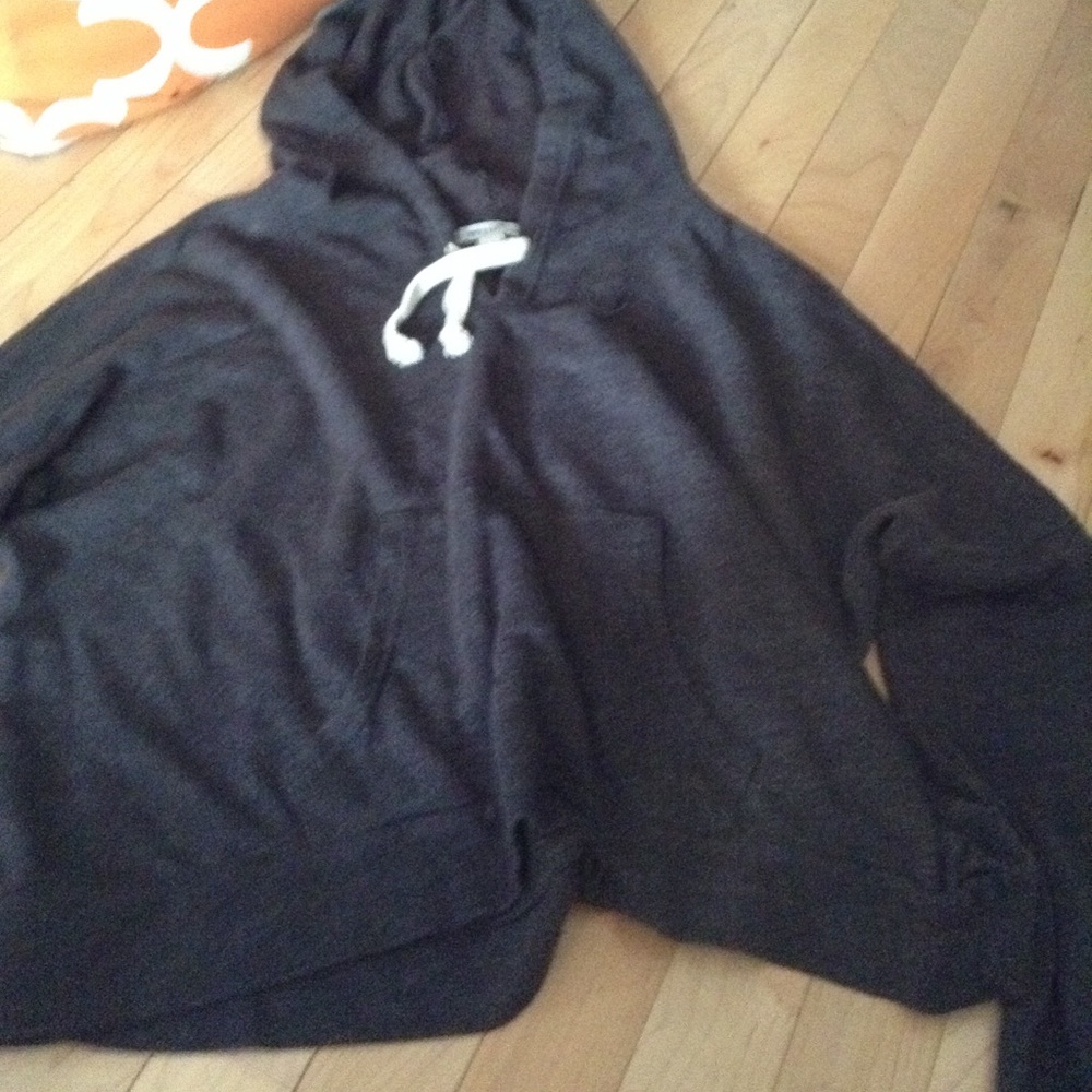 Boxy, cropped hoodie 🍕