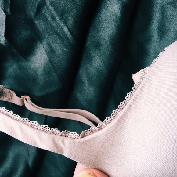 Victoria's Secret Bra {used} - Picture 2 of 4