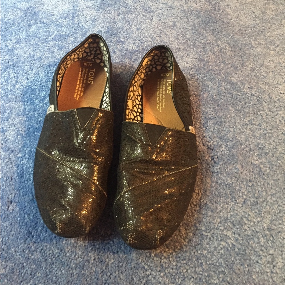 Black glitter toms