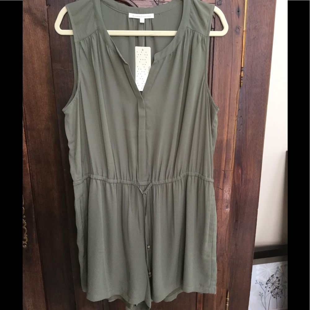 daniel rainn Olive Sleeveless Romper