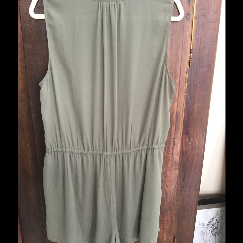 daniel rainn Olive Sleeveless Romper - Picture 4 of 5