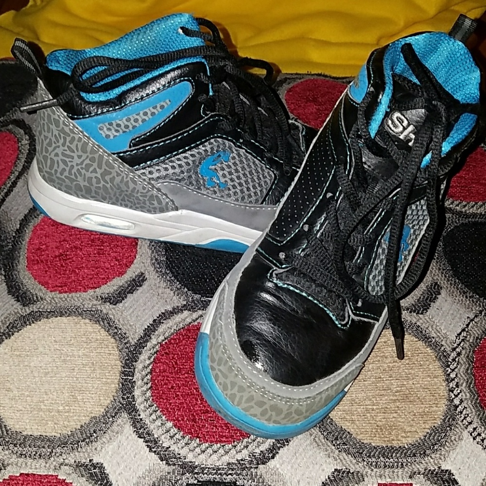 Shaq sneakers size 3 for boys