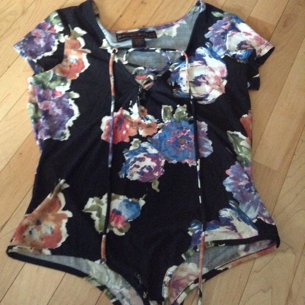 Floral body suit 🌸