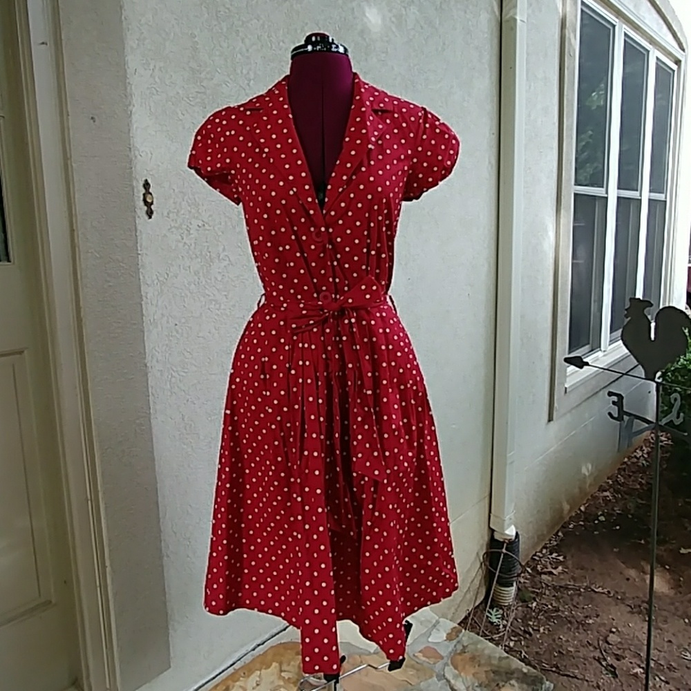 Retro 50s housewife style dress red and white