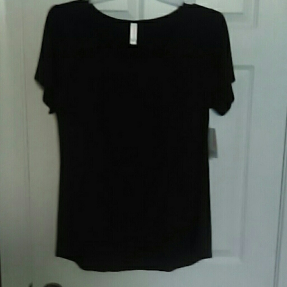 *ON HOLD*SOLID BLACK LulaRoe XL Classic T