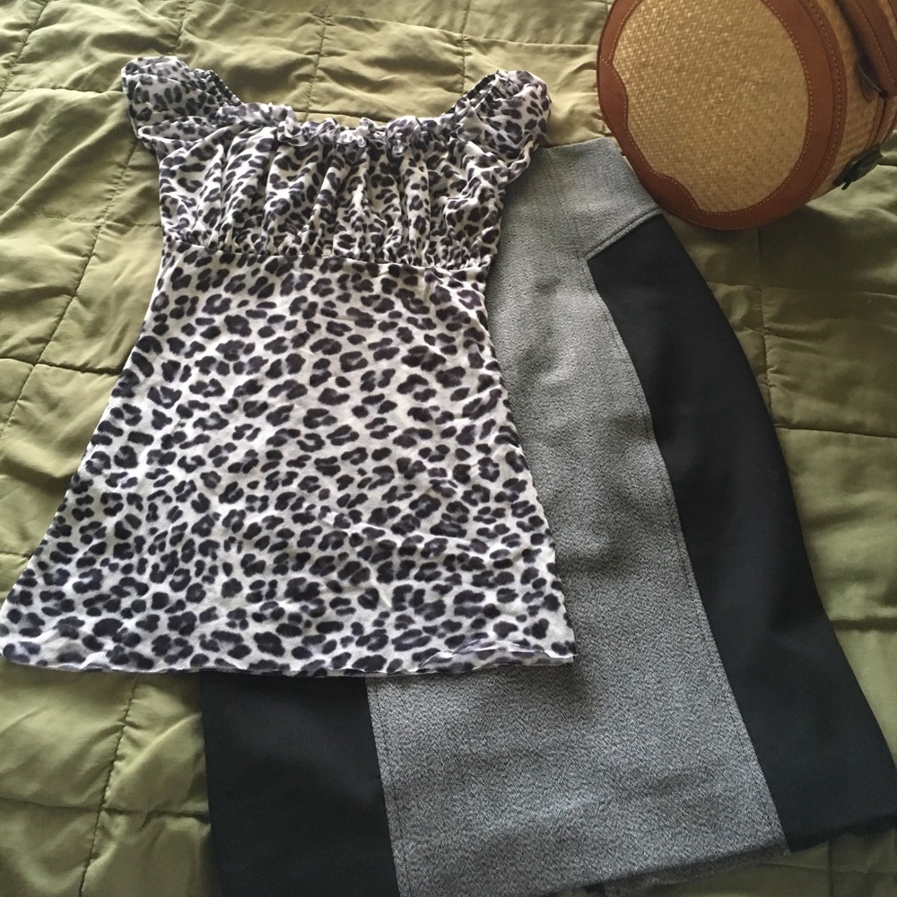 **DONATED**Leopard print flattering shoulder top