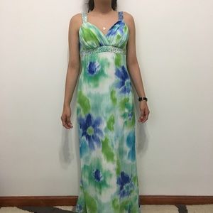 🌼Flowered Long Dress Open Back Size 6🌼
