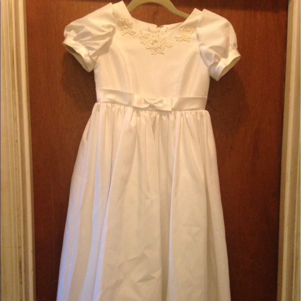 ⬇️ Flower girl dress.