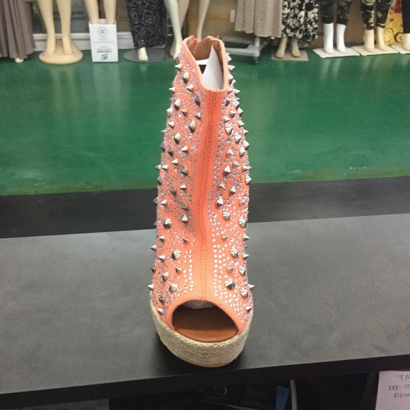 Heels - Picture 1 of 1