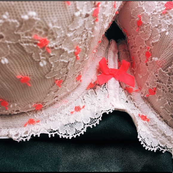 Victoria's Secret Bra - Picture 2 of 3