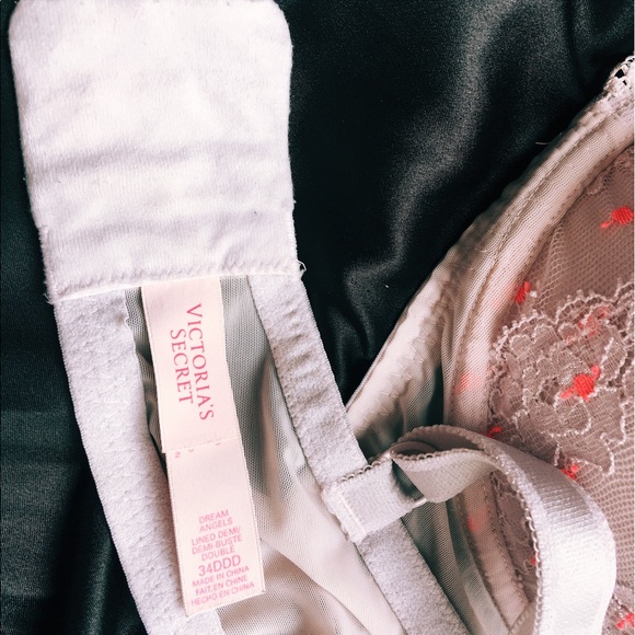 Victoria's Secret Bra - Picture 3 of 3