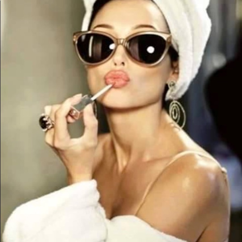 Meet your Posher, Lola