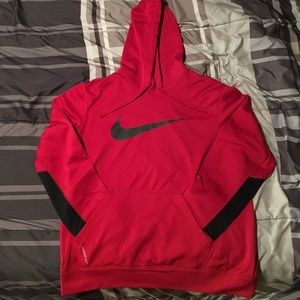 Large Red Nike Men's Therma-Fit Hoodie!