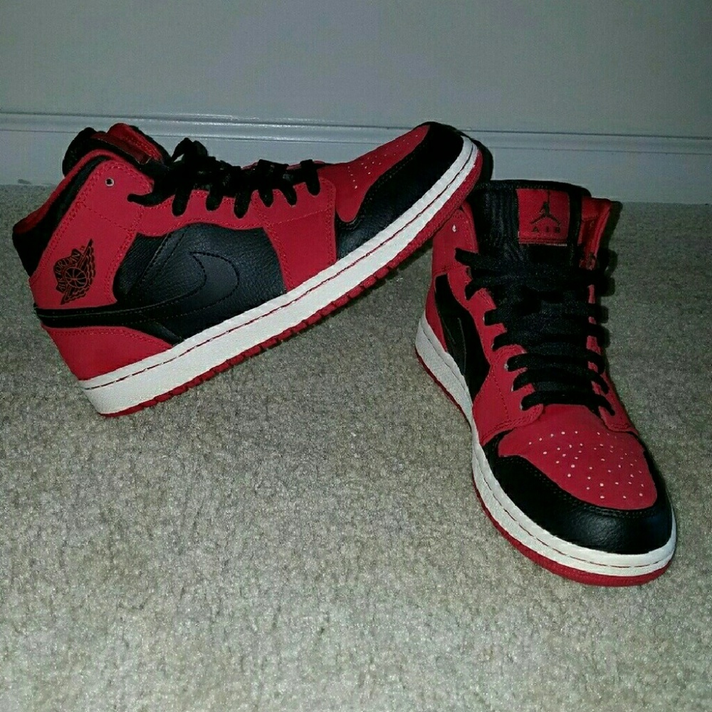 Jordan 1 Mid Gym Red/White Black Bred (554724-005)