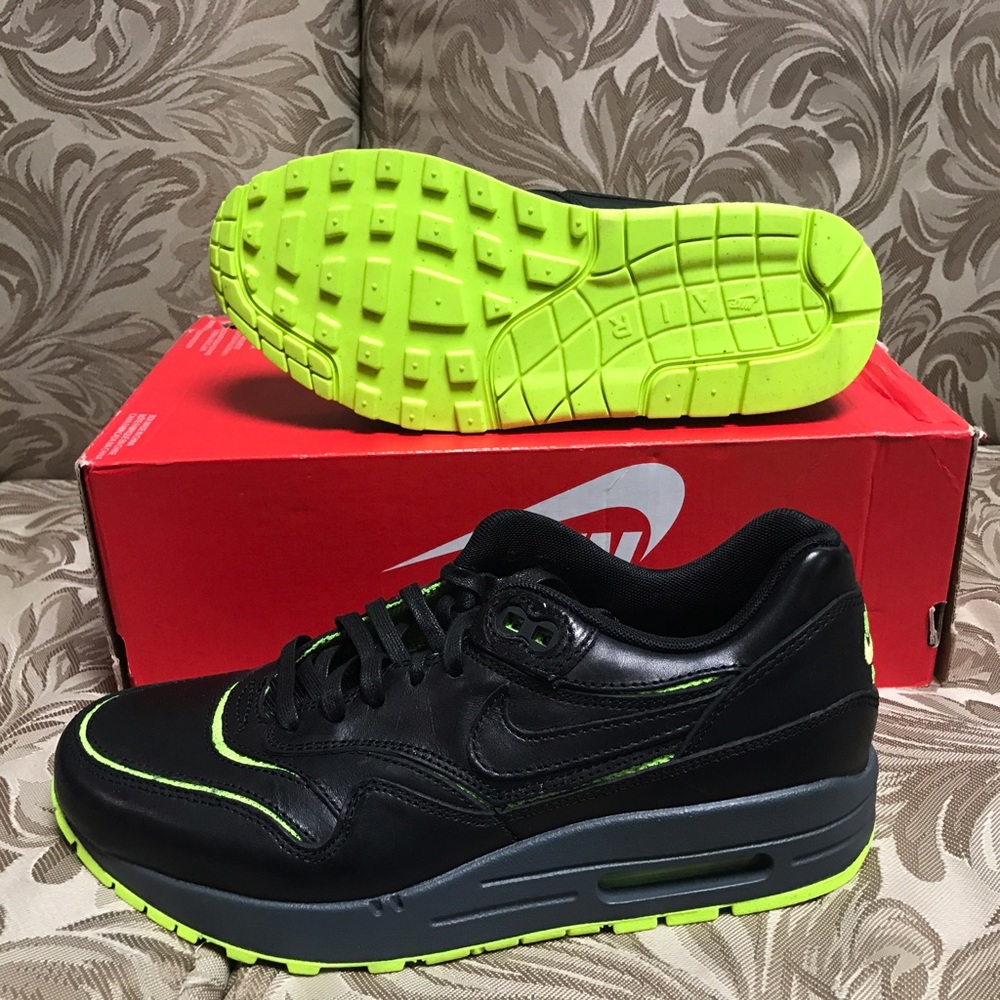 Nike WMNS Air Max 1 Cut Out PRM