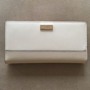 NEW LISTING! Kate Spade Stacy wallet