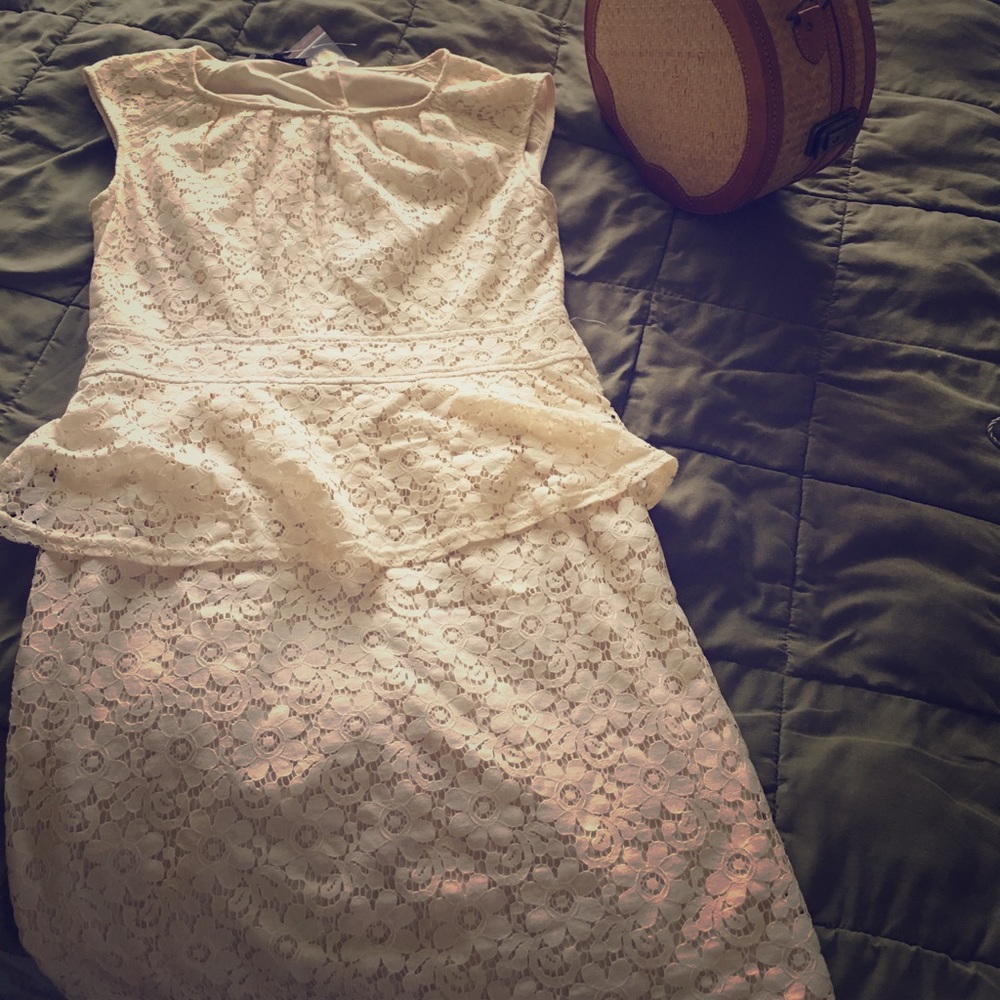 **DONATED**Lace and Bitton detailed dress