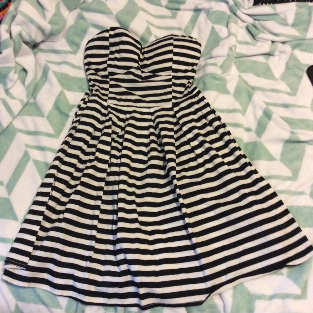 Striped strapless dress
