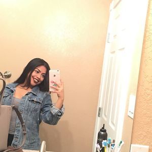 Meet your Posher, Carla