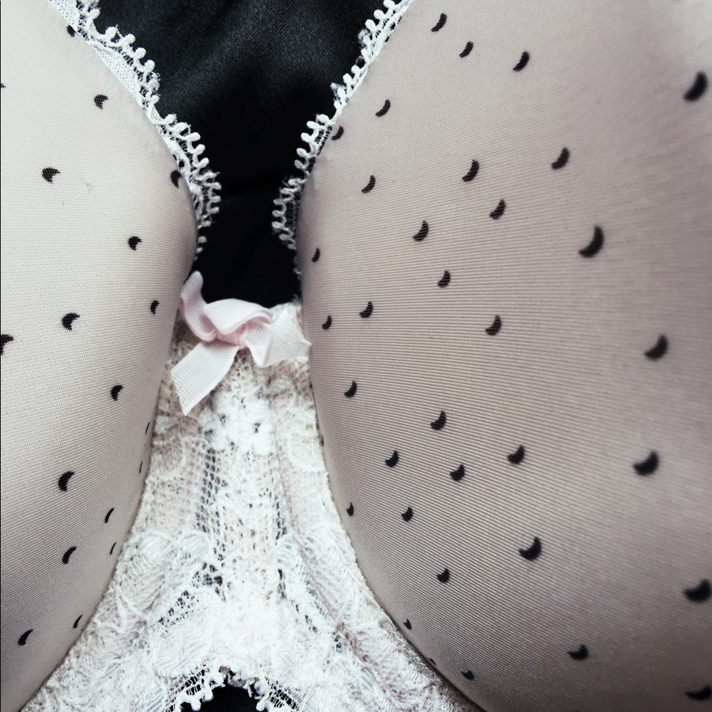Victoria's Secret Bra {used} - Picture 2 of 4