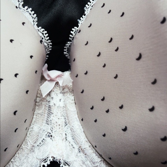 Victoria's Secret Bra {used} - Picture 2 of 4
