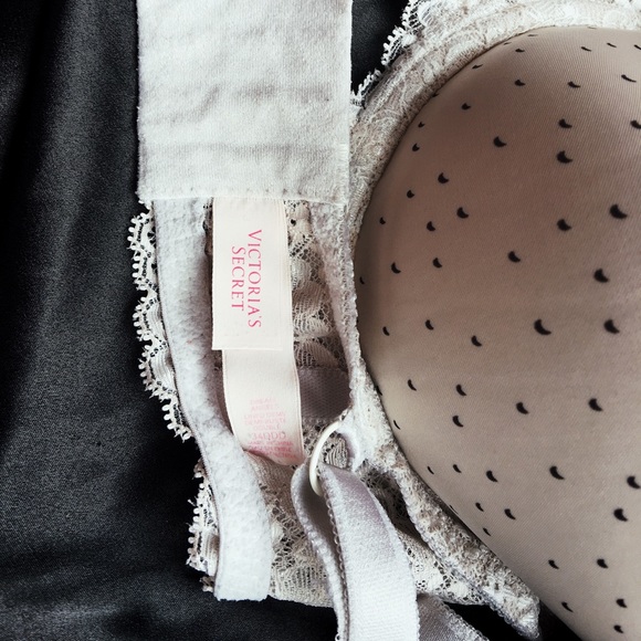 Victoria's Secret Bra {used} - Picture 3 of 4