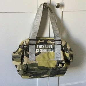 Harajuku Lovers M/L Camo Shoulder Bag