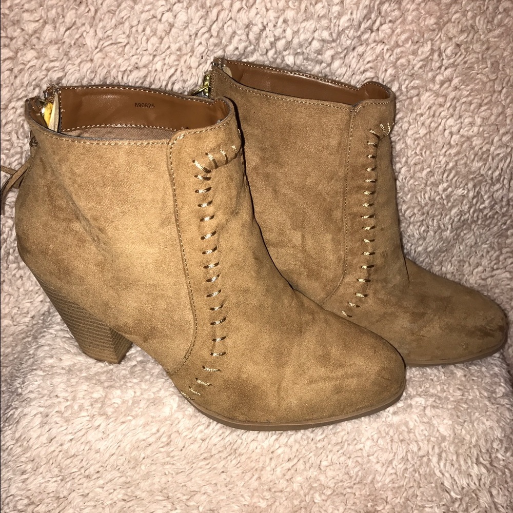 Suede Ankles Booties.