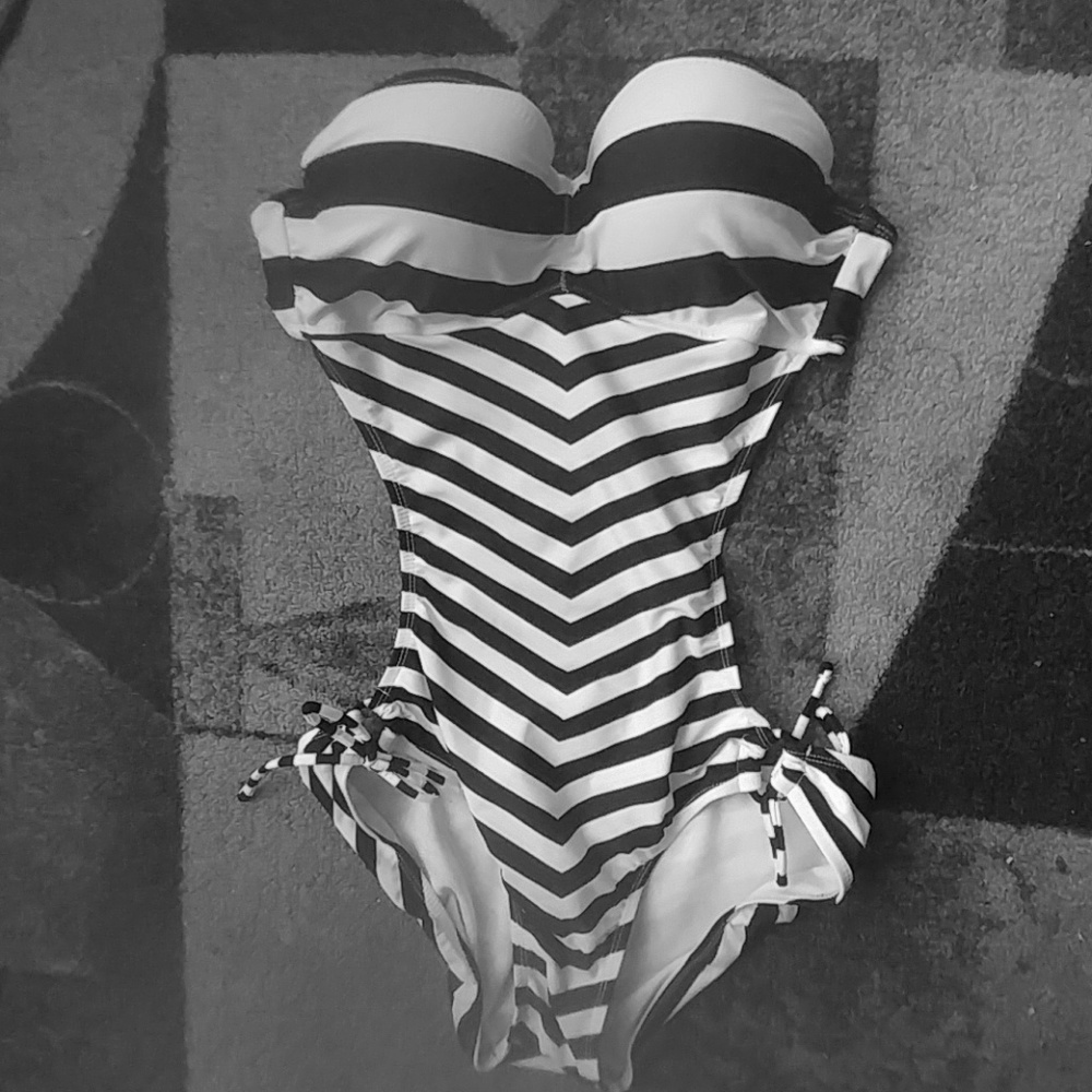 OP Sexy one piece open sided low cut swimsuit