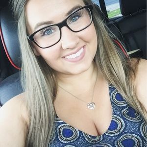 Meet your Posher, Brooke