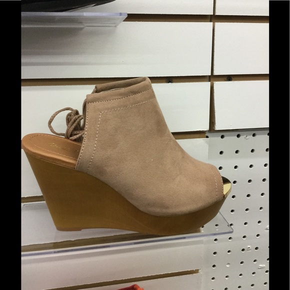 Heels - Picture 1 of 1