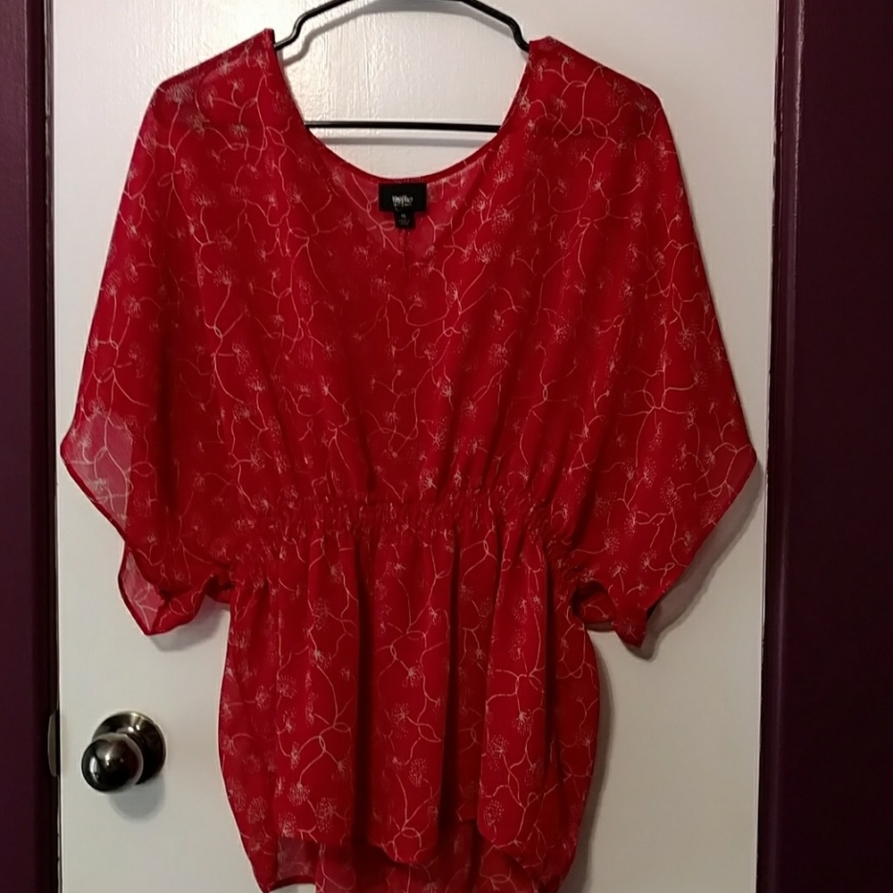 Beautiful sheer top. Perfect for summer!