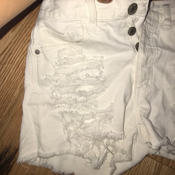 American Eagle White distressed shorts - Picture 2 of 4