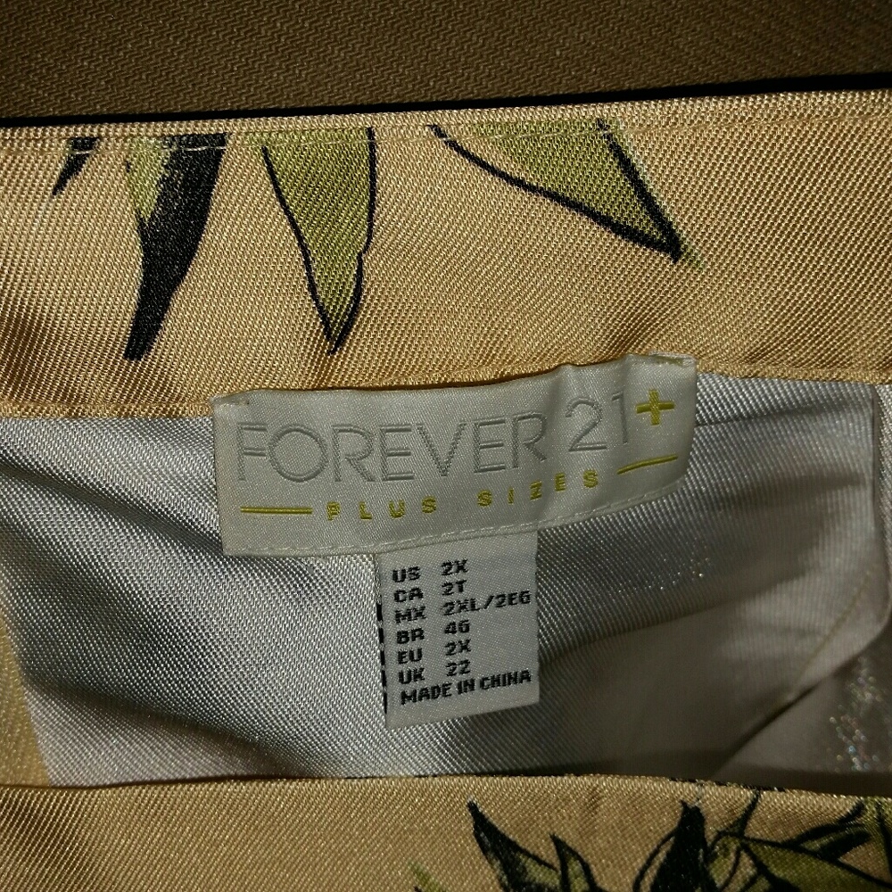 Plus Size Skirt Set - image 7