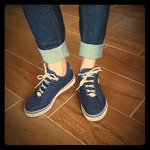 HUGE DROP PRICE Vintage navy blue sneakers