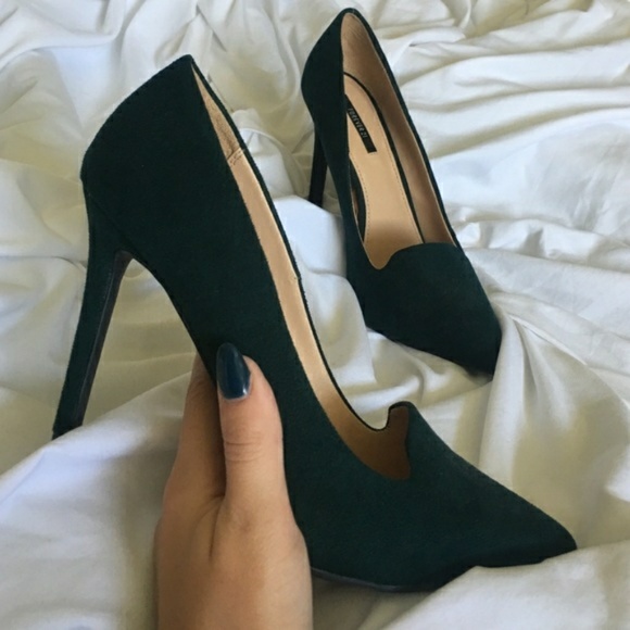 Shoes - NEW Brilliant Emerald Pointed Stilettos