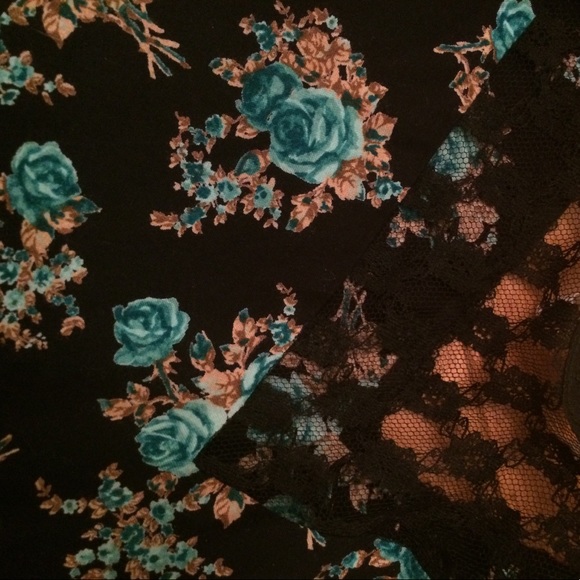 Band of Gypsies Floral Lace Shoulder Midi Dress - Picture 5 of 6