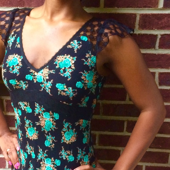 Band of Gypsies Floral Lace Shoulder Midi Dress - Picture 6 of 6