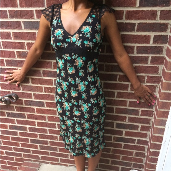 Band of Gypsies Floral Lace Shoulder Midi Dress - Picture 4 of 6